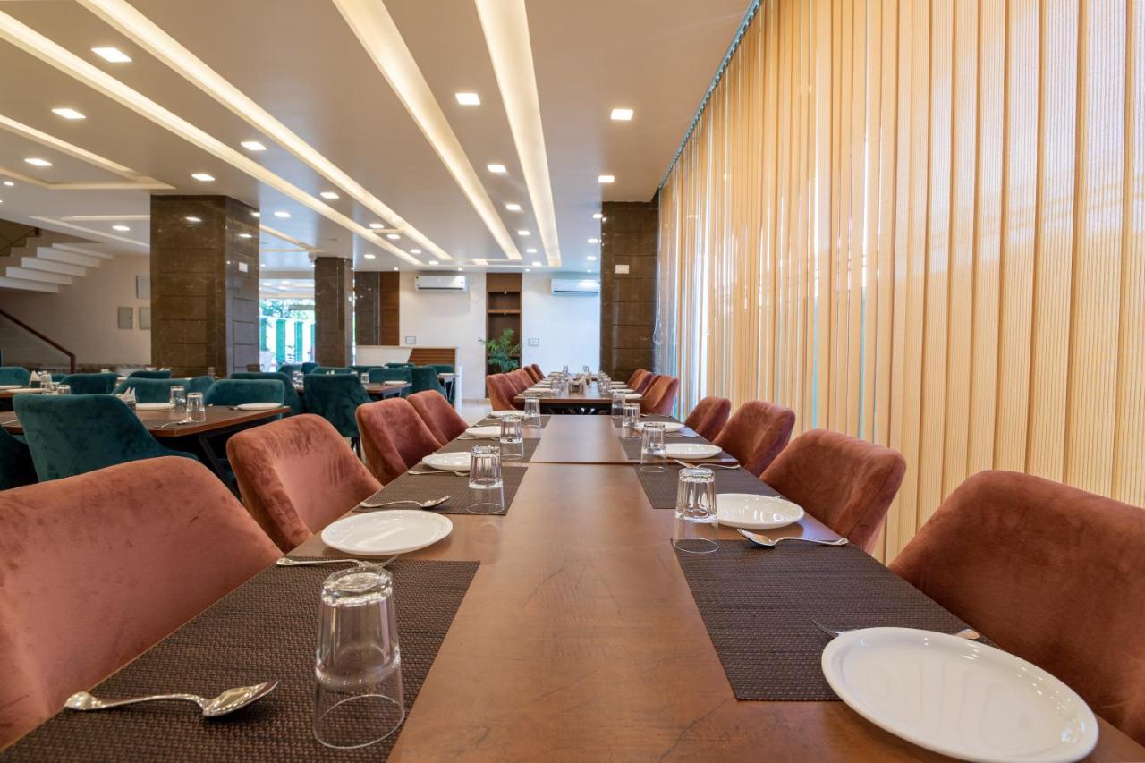 Hotel Vivaan Regency Haridwār Exteriör bild